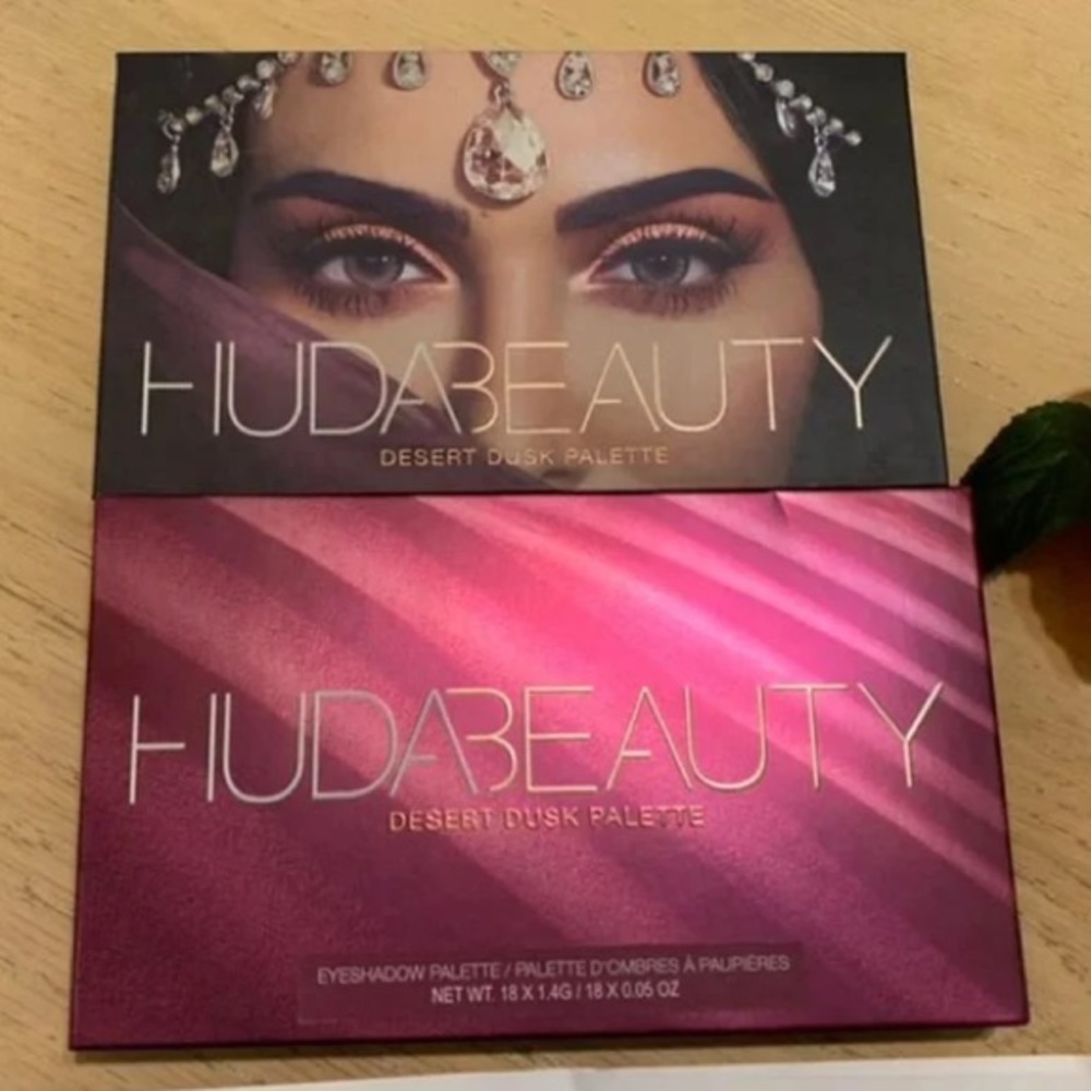 🎀 Huda beauty desert dusk palette🎀